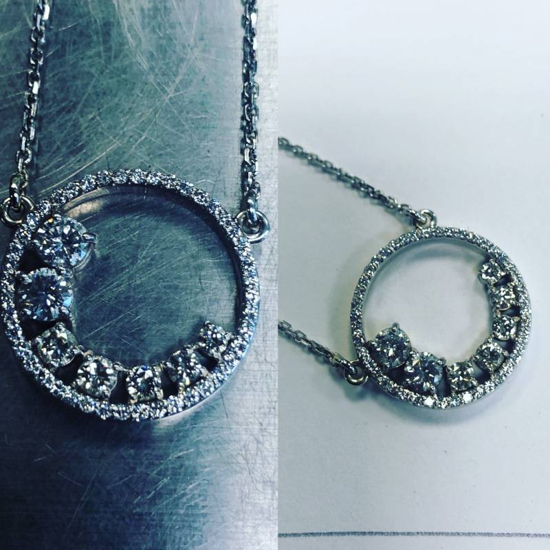 Ladies 14Kt White Gold Circle Moissanite Halskette von SJEXCLUSIVEJEWELRY