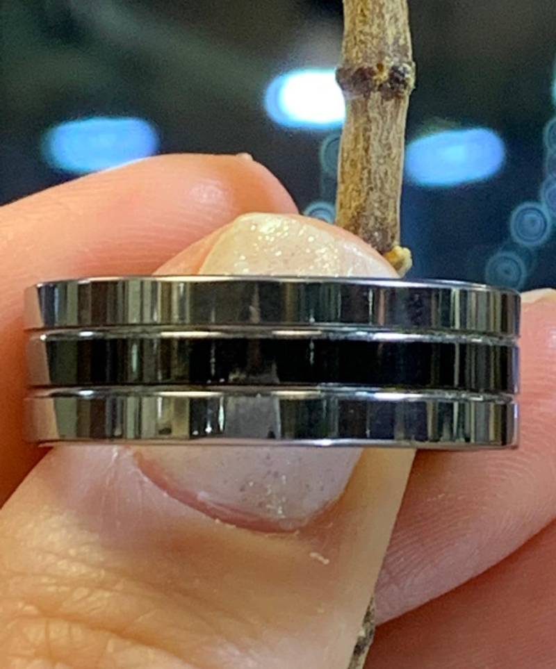 Schwarz Zirkonium Und Weiße Flache Form Ehering von SJEXCLUSIVEJEWELRY