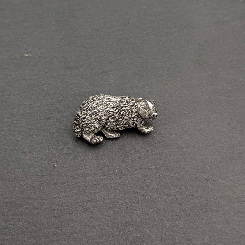 Handgemachte Zinn Dachs Krawattennadel, Anstecknadel, Scottish Design von SJHdesignsuk