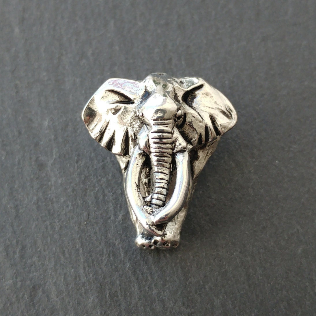 Elefant Brosche Anstecknadel/Krawattennadel Schmuck Geschenk Silber Tier Pin Abzeichen Handmade in Pewter Von Sjh Designs Elefant Brosche Anstecknadel/Krawattennadel Schmuck Geschenk Silber Tier Pin Abzeichen Handmade in Pewter Von Sjh Designs von SJHdesignsuk