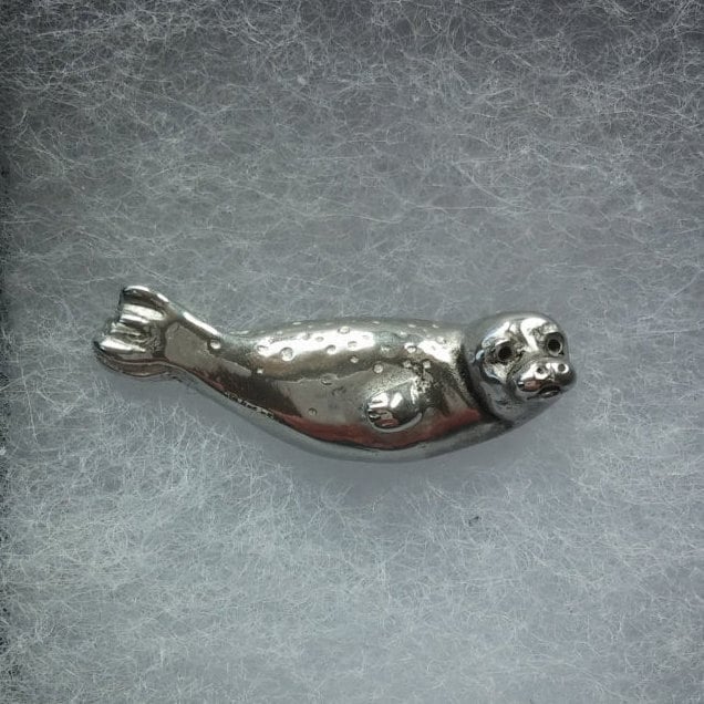 Siegel Brosche, Tier, Anstecknadel, Krawattennadel, Schmuck, Aus Zinn, Entworfen Und Handgefertigt in Schottland Von Sjh Designs von SJHdesignsuk