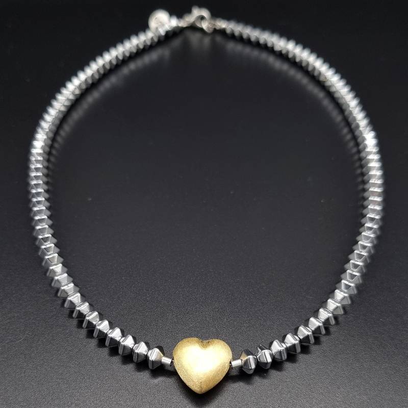 Kette Aus Hämatit Mit Vergoldetem Herz von SJewelsDesign