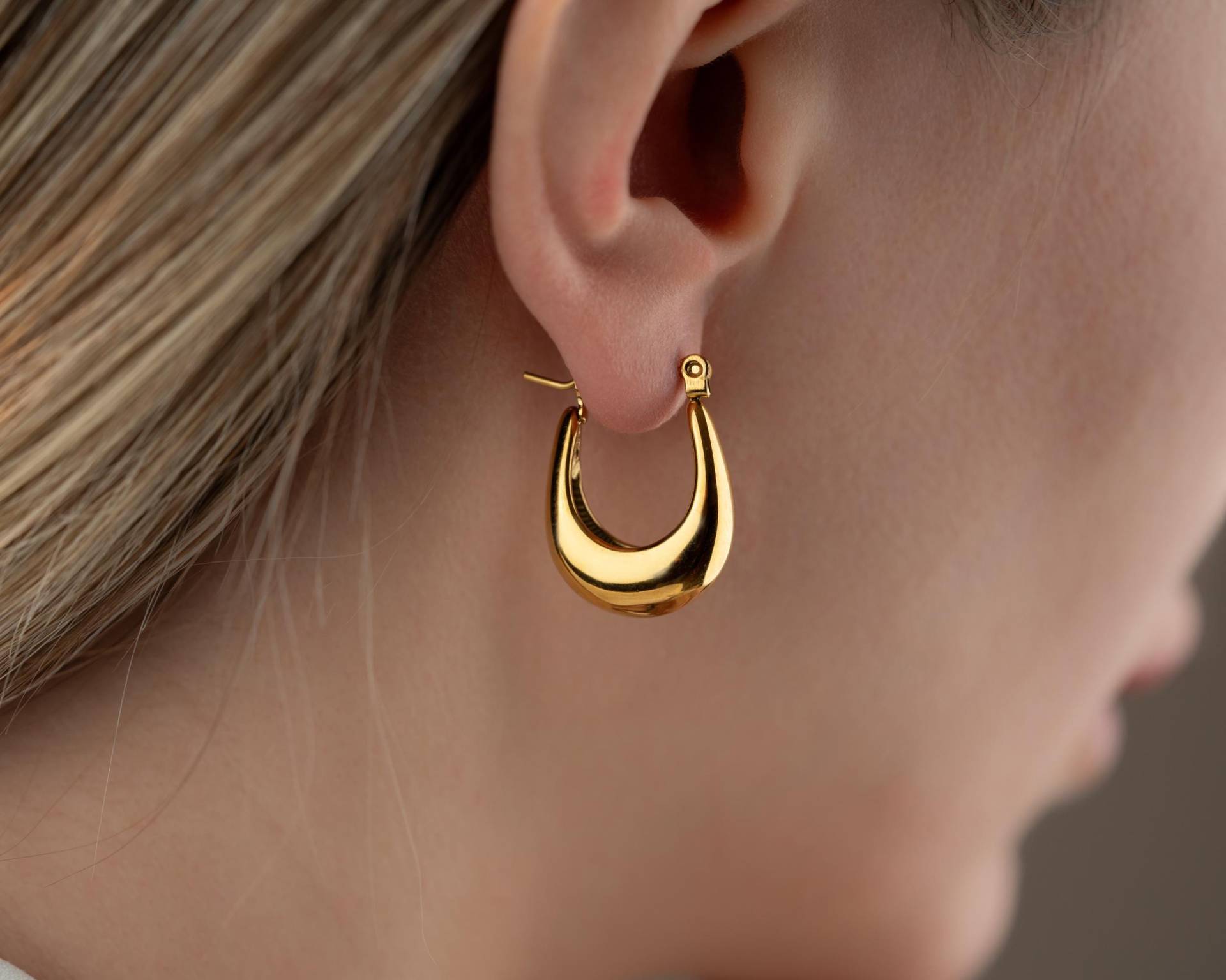 18K Vergoldete Creolen in Bootsform, Weihnachtsgeschenk Für Damen, Große Ohrringe, Dicke Huggie-Creolen, Hypoallergene Edelstahl-Ohrringe 18K Vergoldete Creolen in Bootsform, Weihnachtsgeschenk Für Damen, Große Ohrringe, Dicke Huggie-Creolen, Hypoallergene Edelstahl-Ohrringe von SKASchmuck