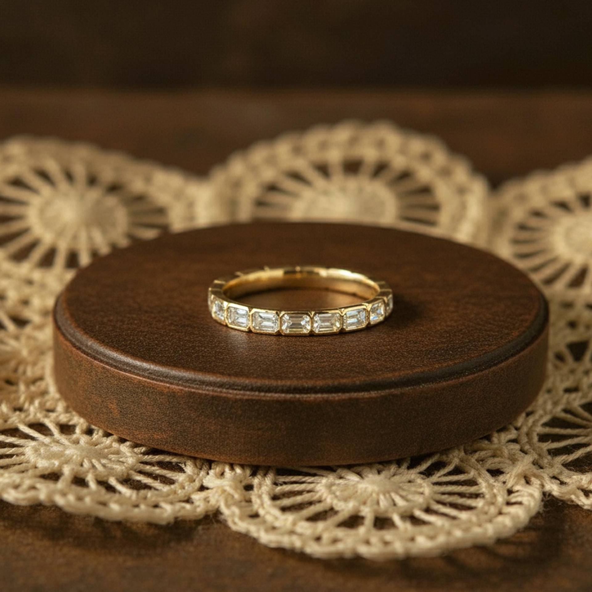 Moissanit Ring Im Smaragdschliff, Gelbgold Vermeil 585Er Gelbgold, Halbe Eternity Ehering von SKFineJewels