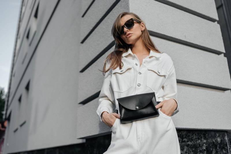 Gürteltasche Nach Maß, Frauen Gürteltasche, Schwarze Ledergürtel Oder Hüfttasche, Mini-Handtasche, Reise-Accessoires von SKINandSKIN