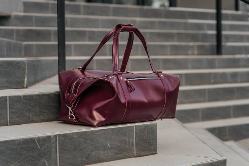 Handgefertigte Leder Weekender Duffle Bag, Handtasche, Reisetasche, Braune Ledertasche, Rustikaler Stil, Personalisierte Sporttasche von SKINandSKIN