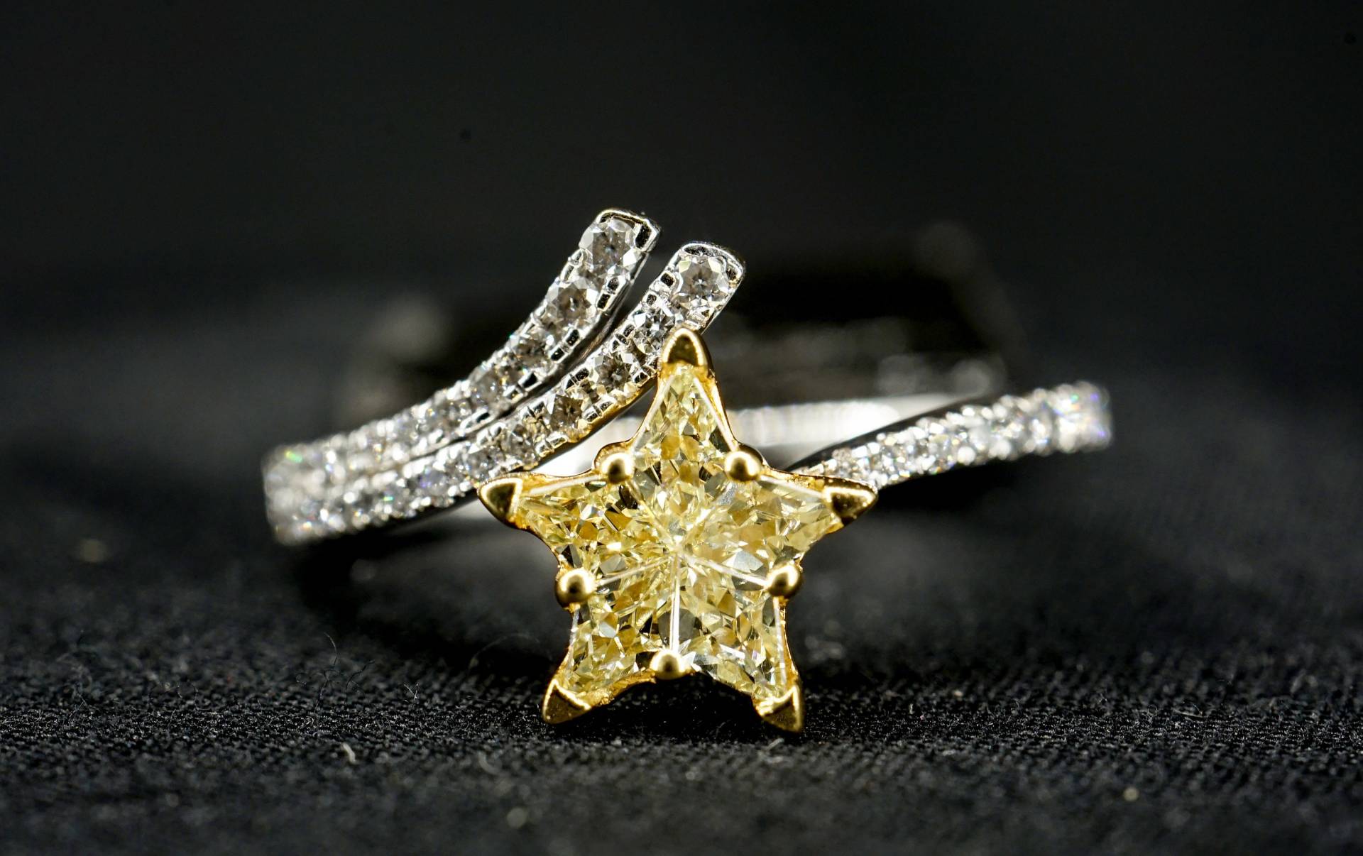 0, 35 Karat Natürlicher Extravaganter Gelber Diamant-Verlobungsring, Gefertigt Aus 18 Weißgold, Weihnachtsgeschenk, Hochzeit, Solitärring von SKSMHKLTD