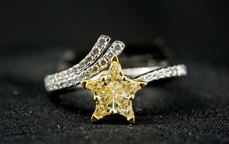 0, 35 Karat Natürlicher Extravaganter Gelber Diamant-Verlobungsring, Gefertigt Aus 18 Weißgold, Weihnachtsgeschenk, Hochzeit, Solitärring von SKSMHKLTD