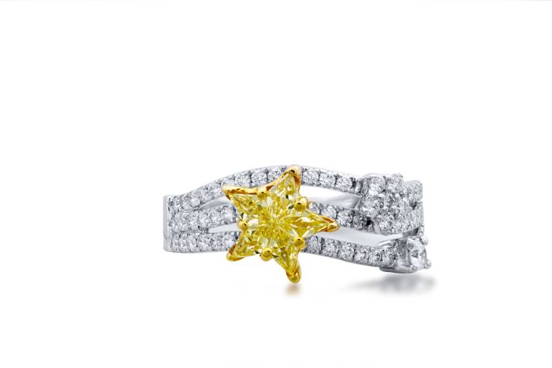 0, 44 Karat Natürlicher, Ausgefallener, Gelber Diamant Igi-Zertifizierter Verlobungsring, Gefertigt Aus 18Karat Weißgold, Ebnen Settings Ring von SKSMHKLTD