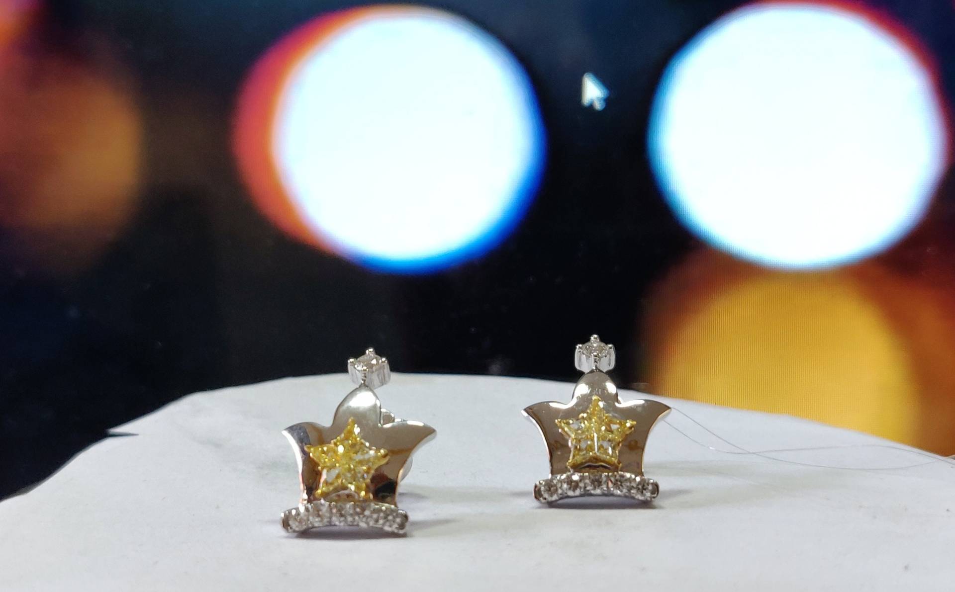 0.85 Karat Stern Natürliche Phantasie Farbe Diamantohrring, 18 Weißgold, Frauen Hochzeitstag, Igi Zertifiziert von SKSMHKLTD