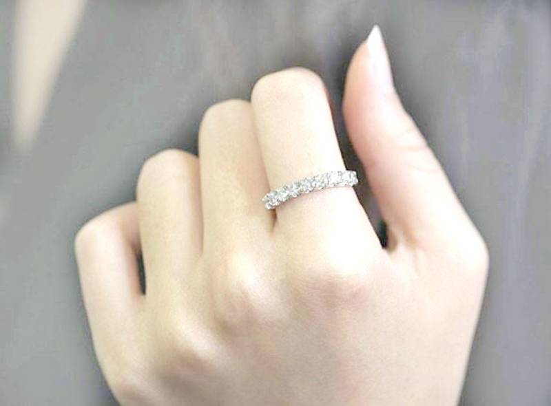 14K Weißgold Diamant Ehering 0.90 Ct Stapelbarer Ring von SKYFineJewelryUS