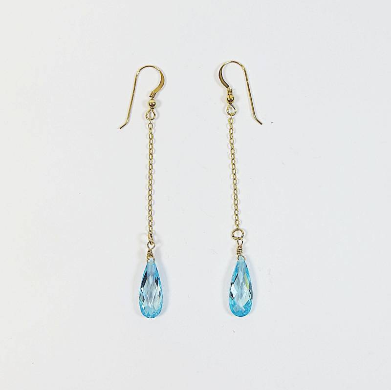 Schweizer Blaue Zirkon Ohrringe Mit 14Kt Goldfill, Zarte Wirewrap Lineare Kette Blaulicht Ohrringe, Handgefertigte Clip-Fittings Verfügbar Schweizer Blaue Zirkon Ohrringe Mit 14Kt Goldfill, Zarte Wirewrap Lineare Kette Blaulicht Ohrringe, Handgefertigte Clip-Fittings Verfügbar von SLCDesignsUK