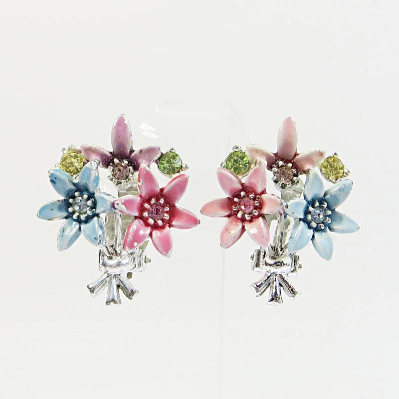 Vintage 1960Er Jahre Emaille Kristall Ohrclips, Schöne Helle Mehrfarbige Blume Nicht Durchbohrte Ohrringe Mit Strasssteinen Blau Rosa Mauve Grün Vintage 1960Er Jahre Emaille Kristall Ohrclips, Schöne Helle Mehrfarbige Blume Nicht Durchbohrte Ohrringe Mit Strasssteinen Blau Rosa Mauve Grün von SLCDesignsUK