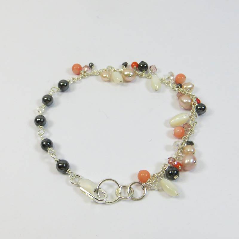 Zierliches Korallen Und Perlen Armband, Hübsches Pfirsich Koralle & Süßwasserperlen Armband Mit Perlmutt, Hämatit 925 Sterling Silber Zierliches Korallen Und Perlen Armband, Hübsches Pfirsich Koralle & Süßwasserperlen Armband Mit Perlmutt, Hämatit 925 Sterling Silber von SLCDesignsUK