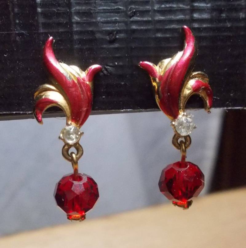 Handgefertigte Red Flame Ohrringe Swarovski Kristalle, Strasssteine von SLGJewelryDesigns