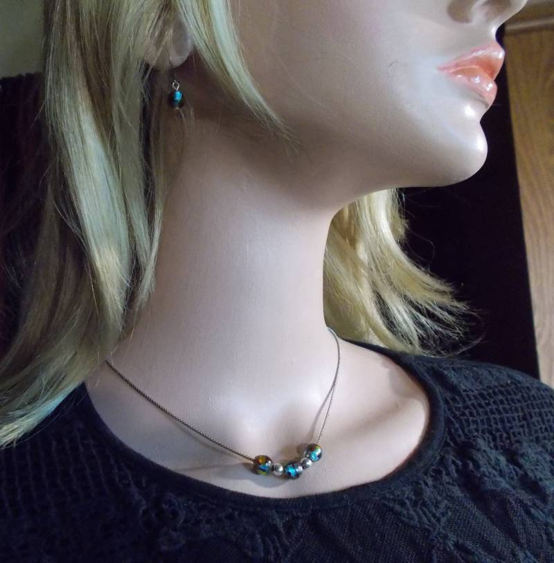 Handmade Silber Folie Glas Bead Halskette Und Ohrring Set von SLGJewelryDesigns