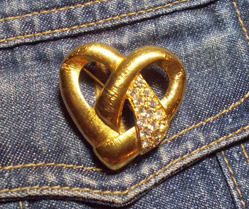 Vintage, Monet, Herz Brosche/Pin Mit Pave Cz Strasssteinen Und Vergoldet. Einwandfrei von SLGJewelryDesigns