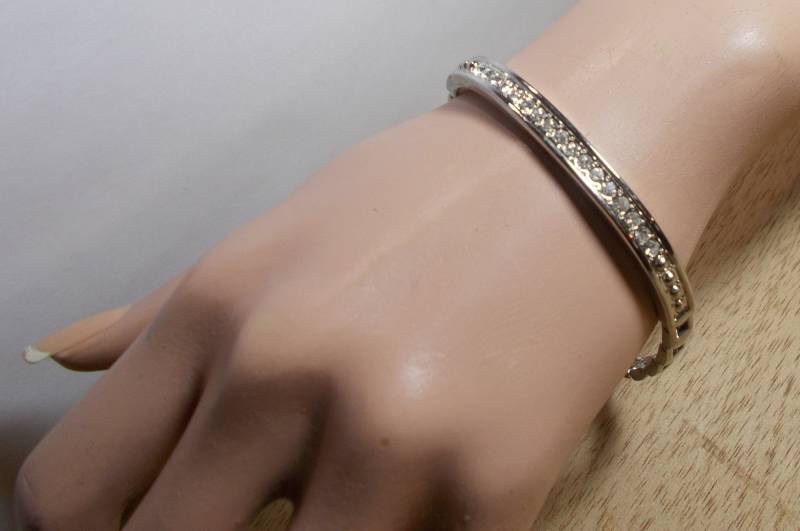 Vintage, Strass Pave Versilbert Armband Mit Gliederkette Und Fold-Over Verschluss von SLGJewelryDesigns