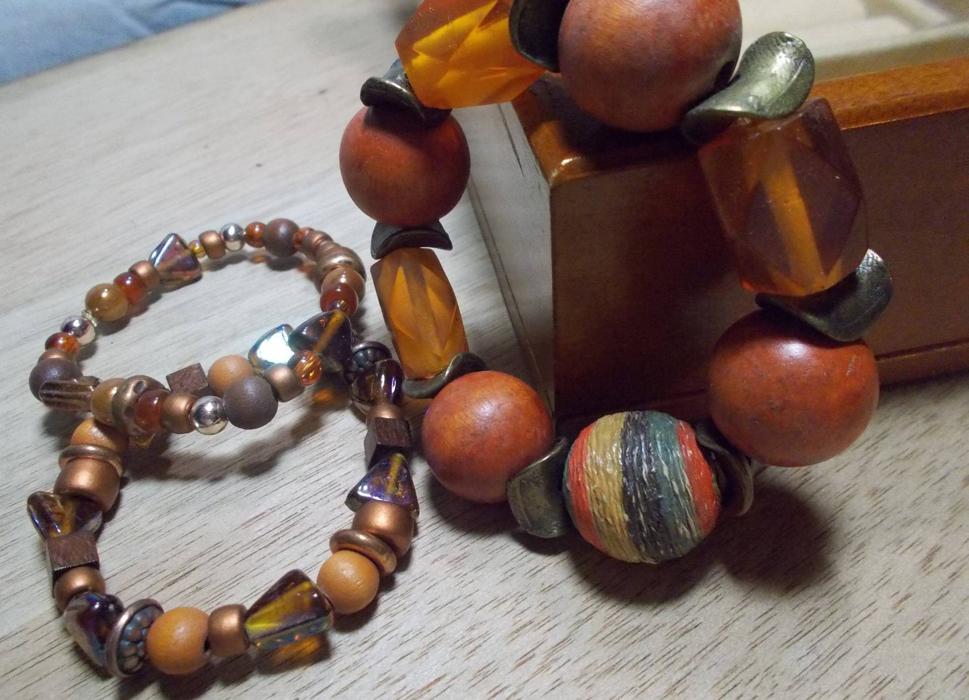 Vintage 3-Tlg. Stretch Armbänder, Passend, Ein Mix Aus Glas-, Acryl-, Metall-, Und Holzperlen von SLGJewelryDesigns