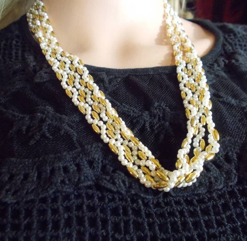 Vintage Seil-Halskette Mit Gold - & Weißen Perlen Mehrsträngiges Design von SLGJewelryDesigns