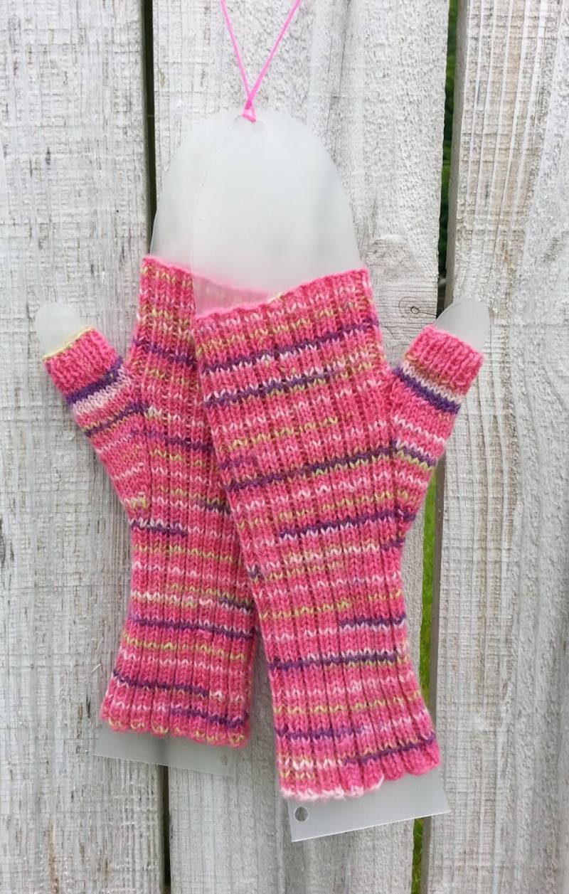 Hand Stricken Fingerlose Handschuhe, Handschuhe in Pink Mit Rosa, Lila Und Grün Hand Stricken Fingerlose Handschuhe, Handschuhe in Pink Mit Rosa, Lila Und Grün von SLKnits