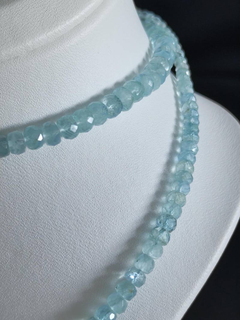 Elegant Aquamarine Necklace - A Statement Of Tranquility von SLalwaniGermany