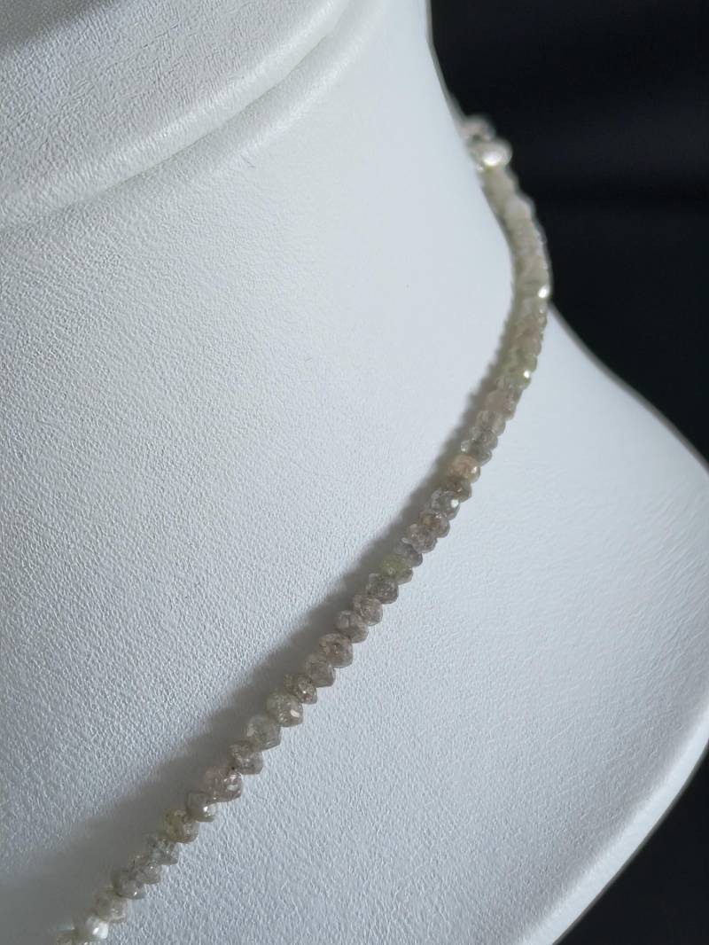 Elegant Natural Facetted Diamond Necklace - 41cm Length With Silver Clasp von SLalwaniGermany