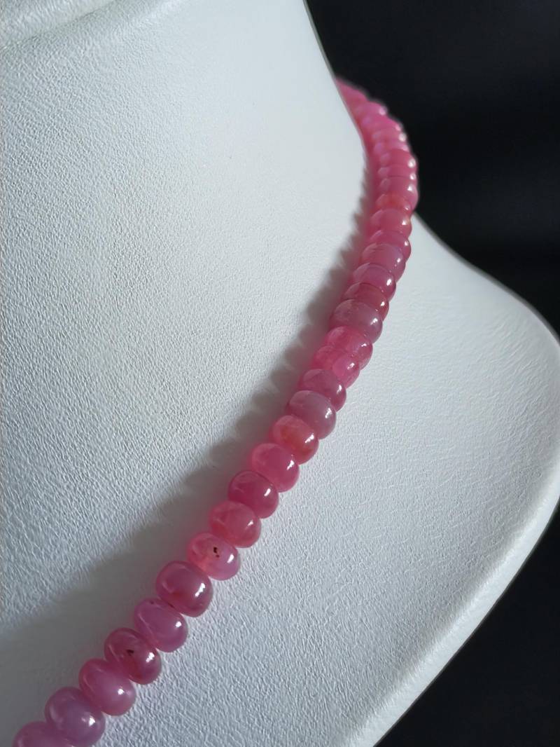 Exquisite Ruby Necklace - A Bold Touch Of Luxury Exquisite Ruby Necklace - A Bold Touch Of Luxury von SLalwaniGermany