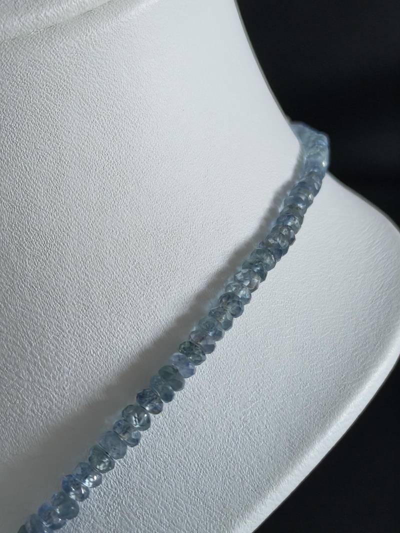 Exquisite Sapphire Necklace - A Refined Statement Of Elegance von SLalwaniGermany