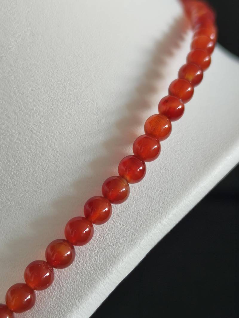 Handcrafted Natural Agate Beaded Necklace - 4mm Calibrated Beads, 47cm Length von SLalwaniGermany