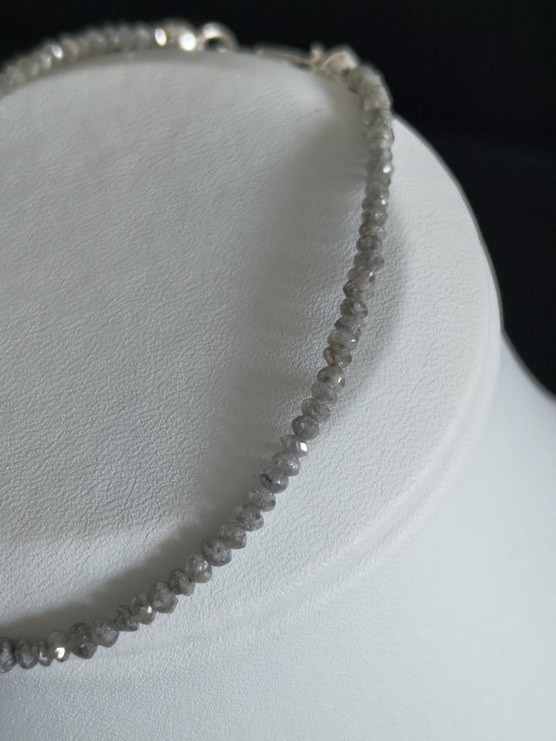 Timeless Elegance Natural Facetted Diamond Bracelet von SLalwaniGermany