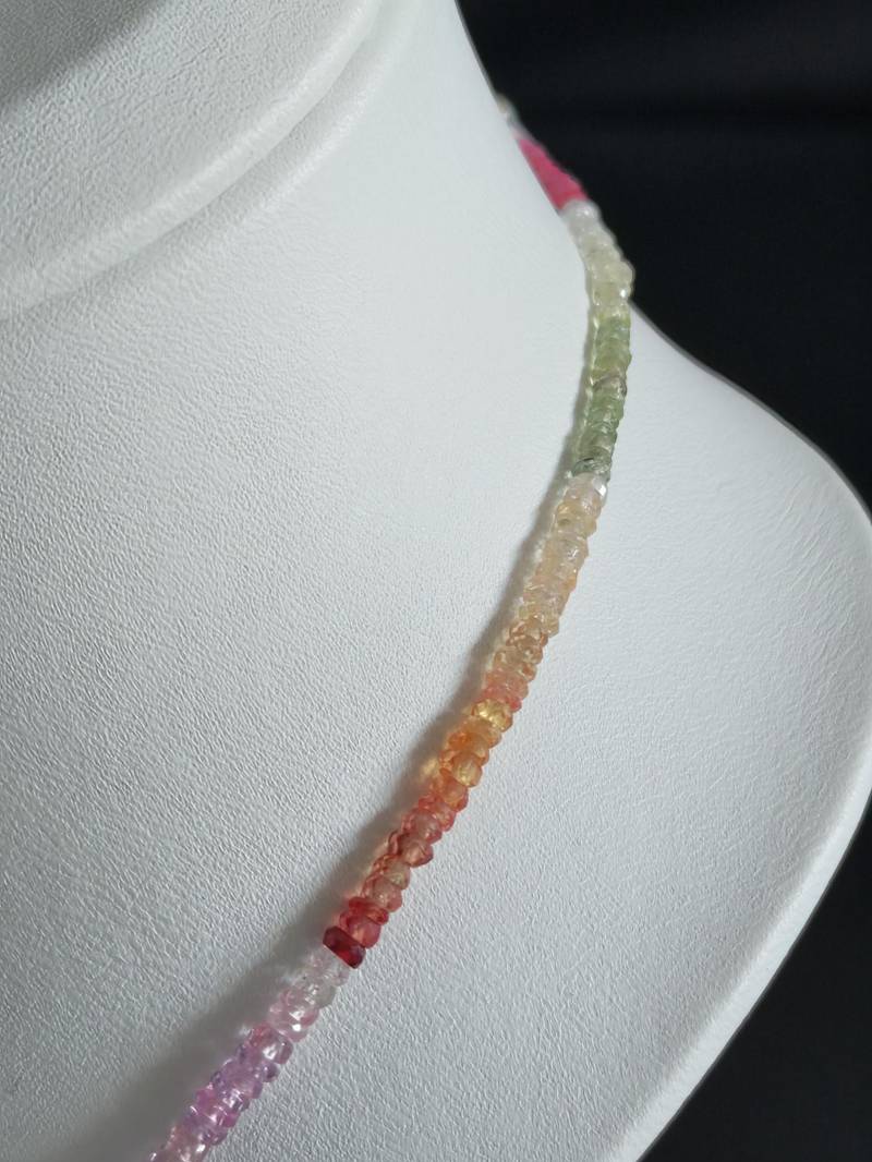 Vibrant Multi-Sapphire Necklace - A Timeless Statement von SLalwaniGermany