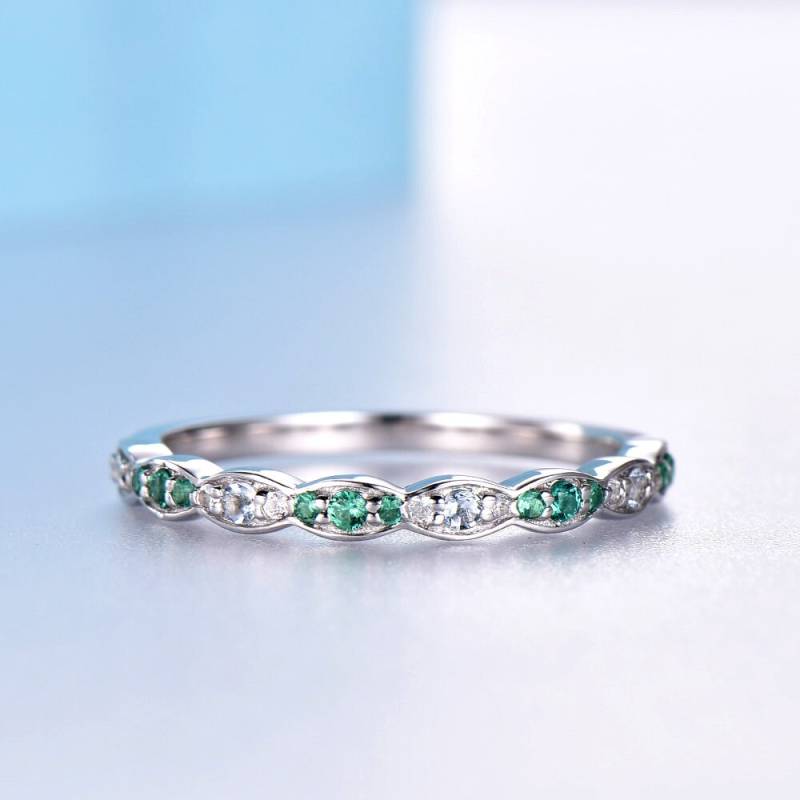 14K Gold Art Deco Smaragd Diamant Ehering von SLoveDO