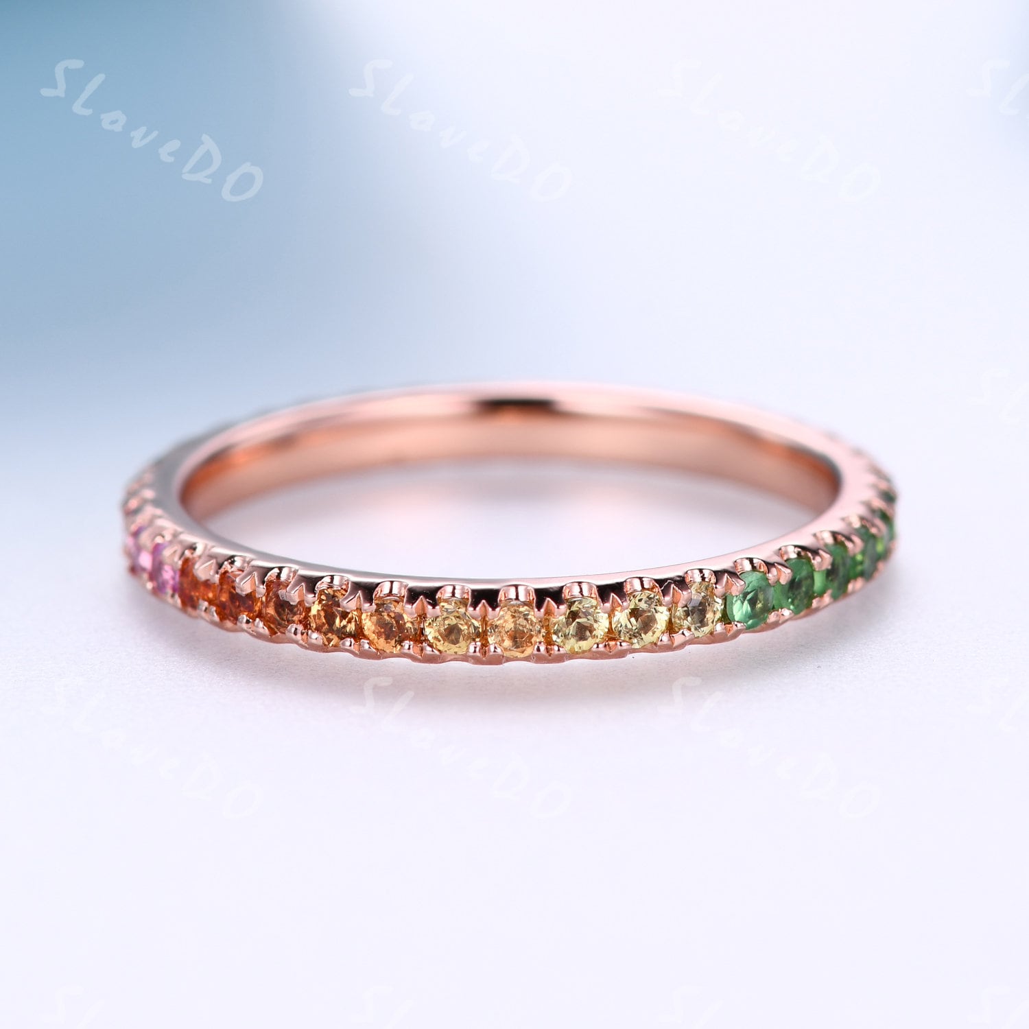 Farbverlauf Eternity Ring, 1.5mm Regenbogen Ring, Tsavorit, Blauer Saphir, Gelber Saphir, Oranger Saphir, Pink Saphir, 14K Pave Verlobungsring von SLoveDO