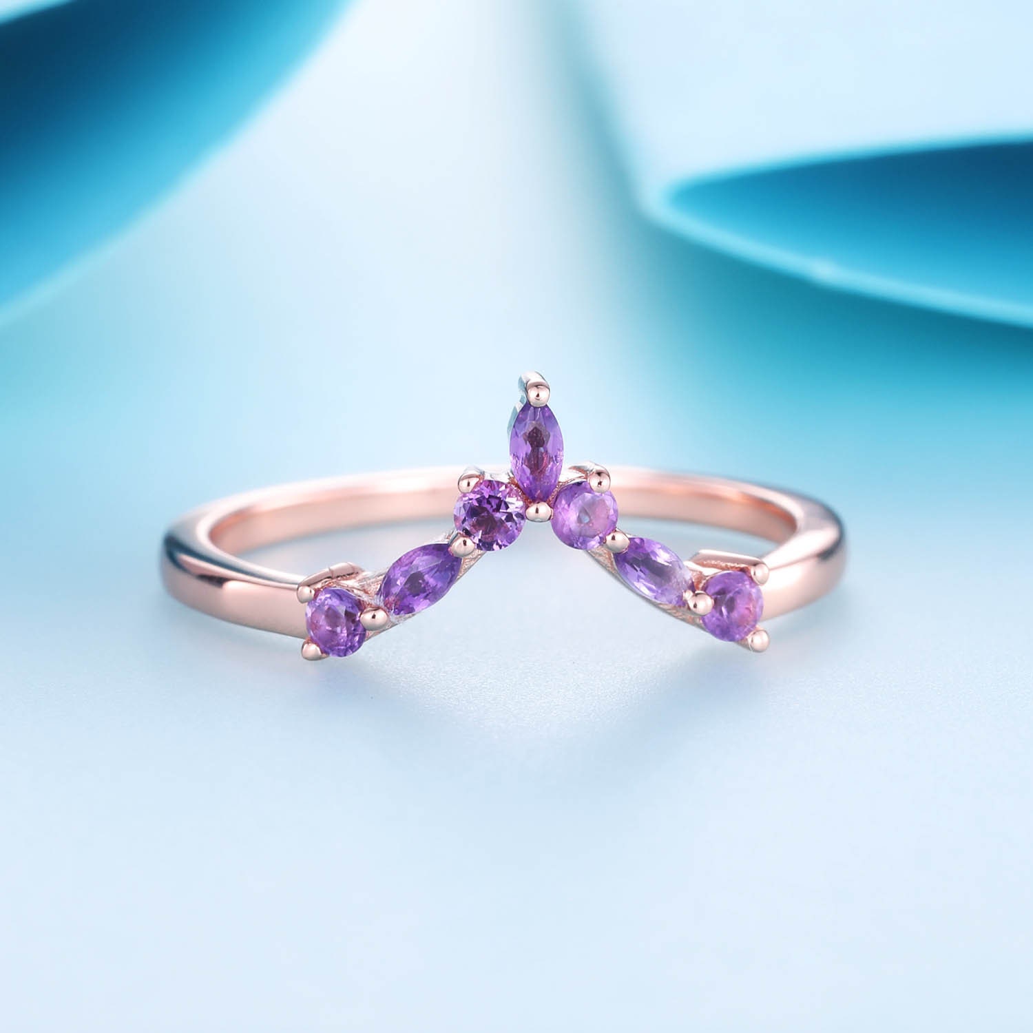 Geschwungenes Amethyst Hochzeitsband/Februar Geburtsstein 14K & 18K Rose Gold Lila Ring Stapelband Schmuck von SLoveDO