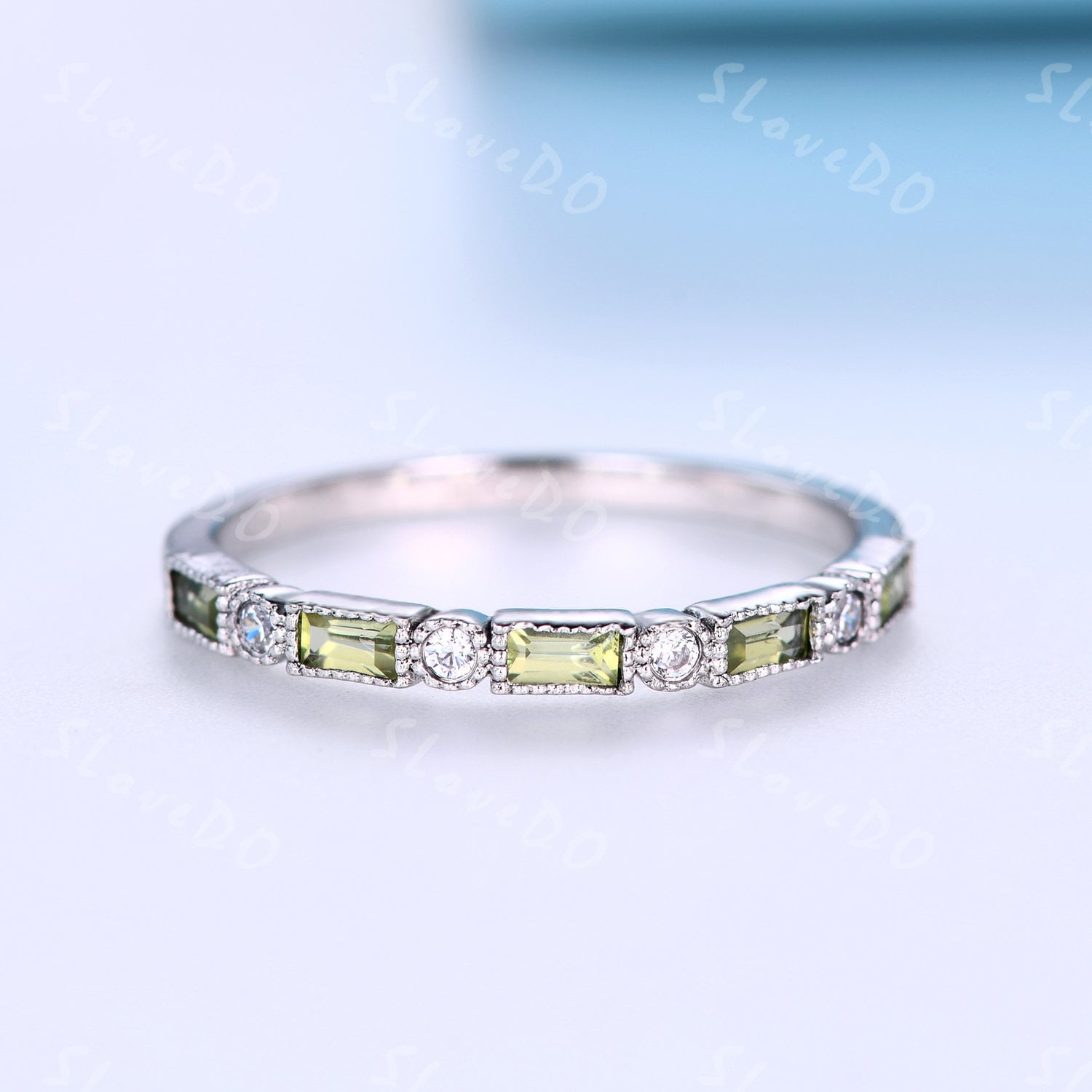 Vintage Peridot Ehering, Weißgold Ehering Im Baguetteschliff, Einzigartige Stapeln Band, Geburtsstein Ring, Jubiläum Weihnachtsgeschenk Vintage Peridot Ehering, Weißgold Ehering Im Baguetteschliff, Einzigartige Stapeln Band, Geburtsstein Ring, Jubiläum Weihnachtsgeschenk von SLoveDO