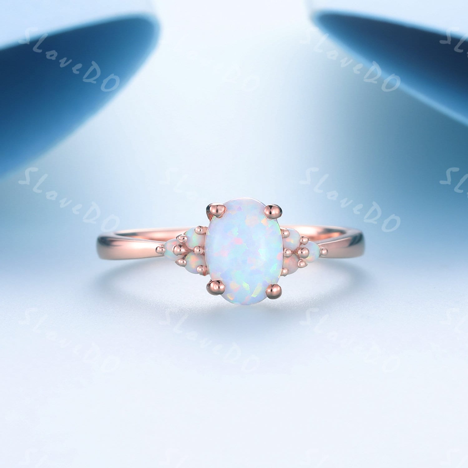 Weißer Feueroval Ring, Ovaler Opal Verlobungsring, Zierliche Eheringe, Verlobungsversprechen Oktober Geburtsstein, Cluster Ring von SLoveDO