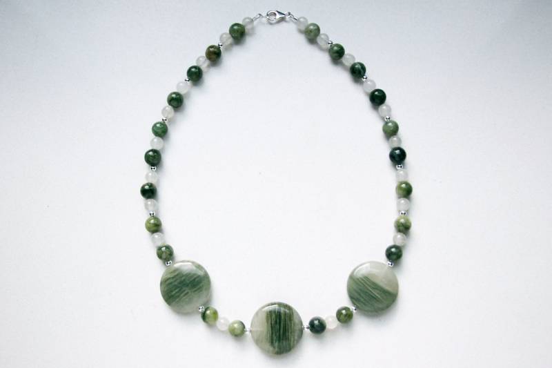 Grüne Linie Jaspis Perlenkette Mit Schnee Quarz Echten Edelsteinen Und Sterling Silberperlen, Serpentin, Veredelungen Grüne Linie Jaspis Perlenkette Mit Schnee Quarz Echten Edelsteinen Und Sterling Silberperlen, Serpentin, Veredelungen von SLynetteJewelry