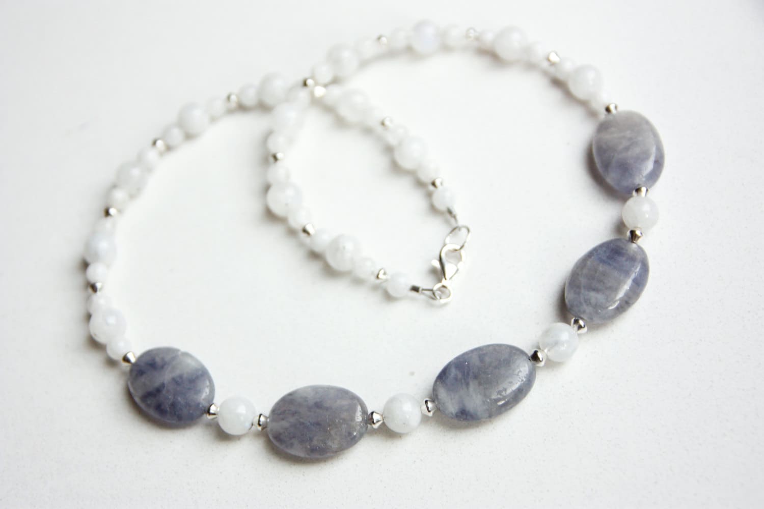 Iolith Halskette Perlen Mit Mondstein Echte Edelsteine Sterling Silber Und Finishings Iolith Halskette Perlen Mit Mondstein Echte Edelsteine Sterling Silber Und Finishings von SLynetteJewelry