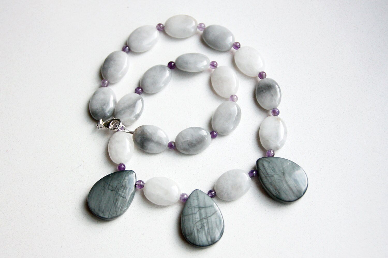 Katzenauge-Anhänger Mit Amethyst Und Eagle Eye Halskette Sterling Silber Perlen Katzenauge-Anhänger Mit Amethyst Und Eagle Eye Halskette Sterling Silber Perlen von SLynetteJewelry