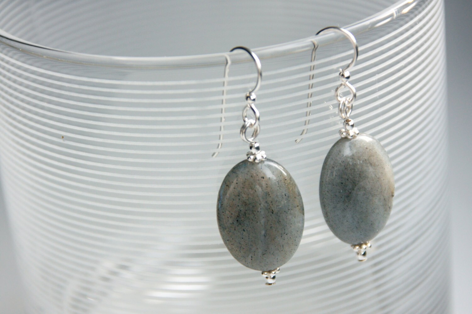 Labradorit Ohrringe - Variation 2 Mit Sterling Silber Finishings Labradorit Ohrringe - Variation 2 Mit Sterling Silber Finishings von SLynetteJewelry