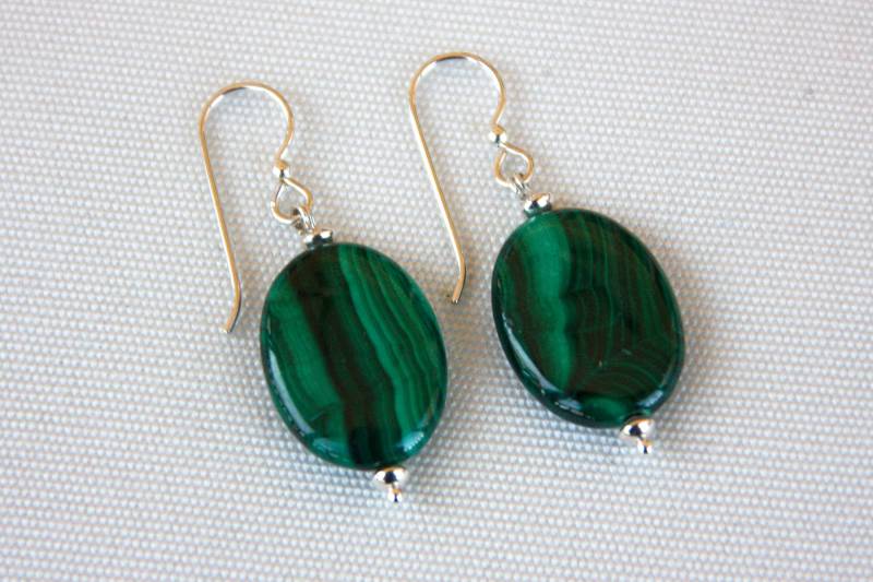 Malachit-Ohrringe Mit Sterling Silber Beads, Ohrdrähten Und Nietstiften Malachit-Ohrringe Mit Sterling Silber Beads, Ohrdrähten Und Nietstiften von SLynetteJewelry