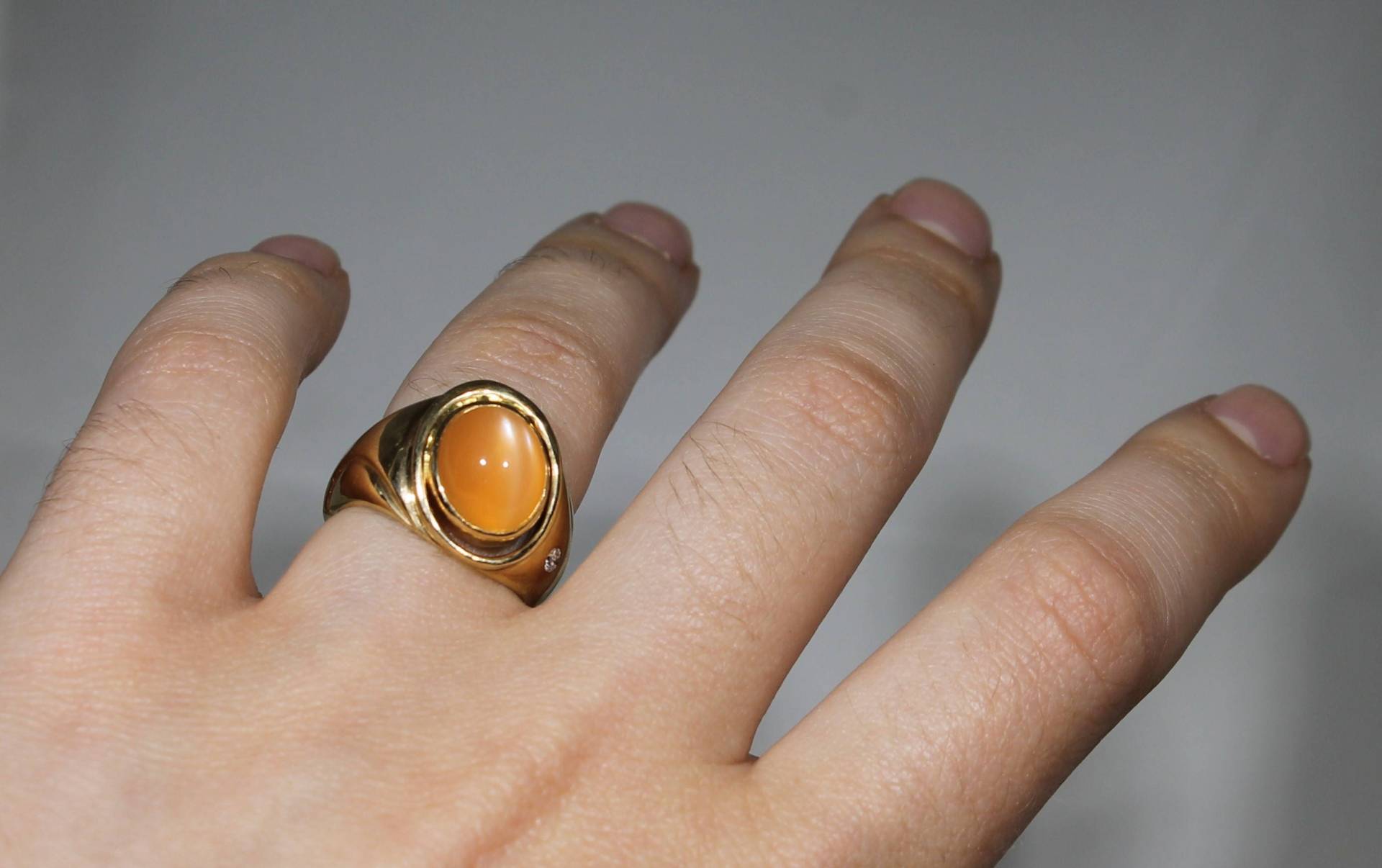 14K Gelbgold Handgemachte Orange Mondstein Und Diamant-Ring von SMBJewelry