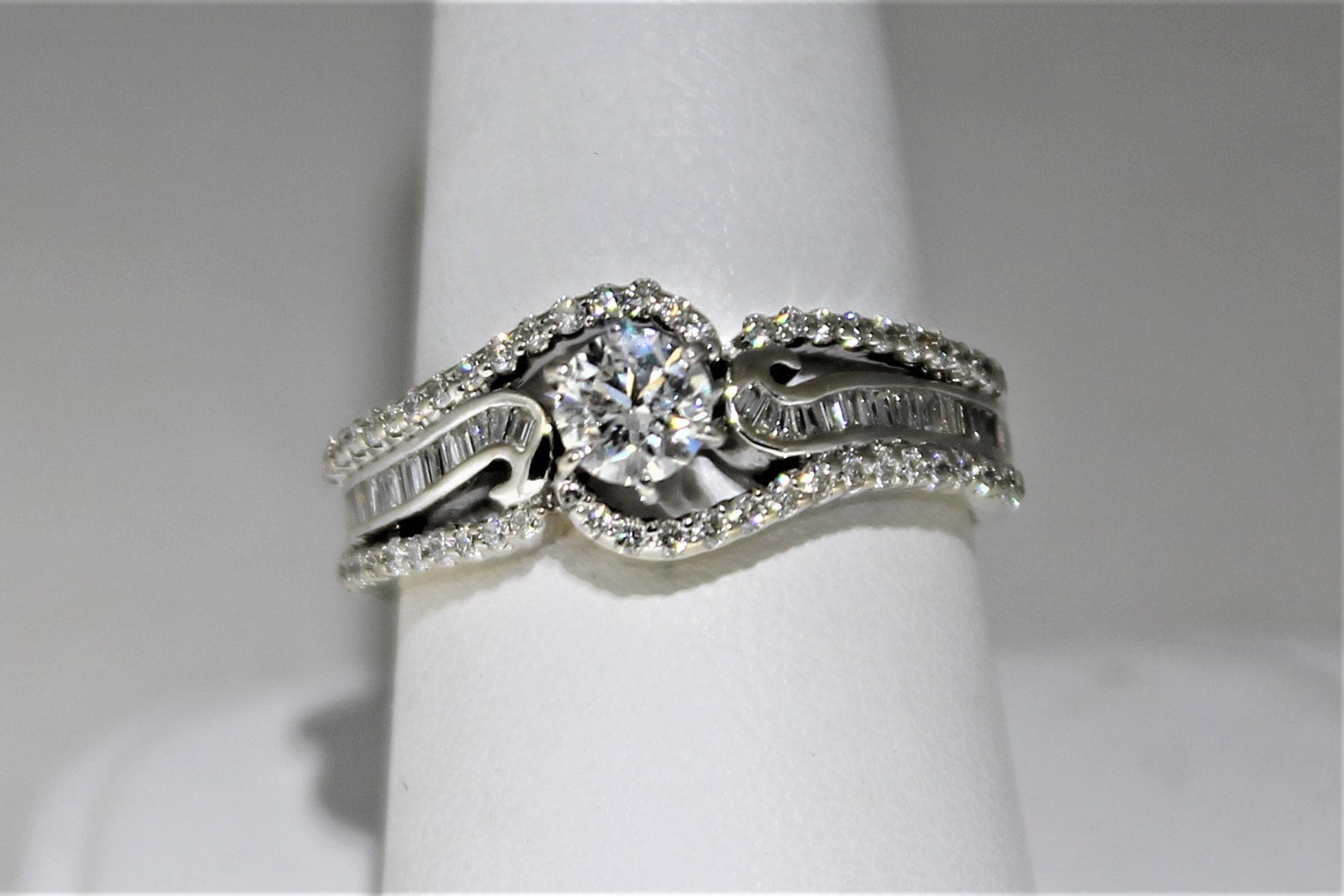 Diamant 14 Karat Weißgold Freiform Ring von SMBJewelry