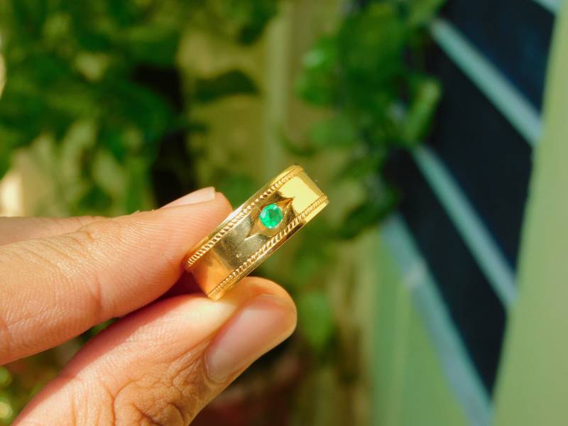 Natürlicher Runder Smaragdring Für Männer/18K Goldringe Mai Birthstone Ring von SMGEMSIndia