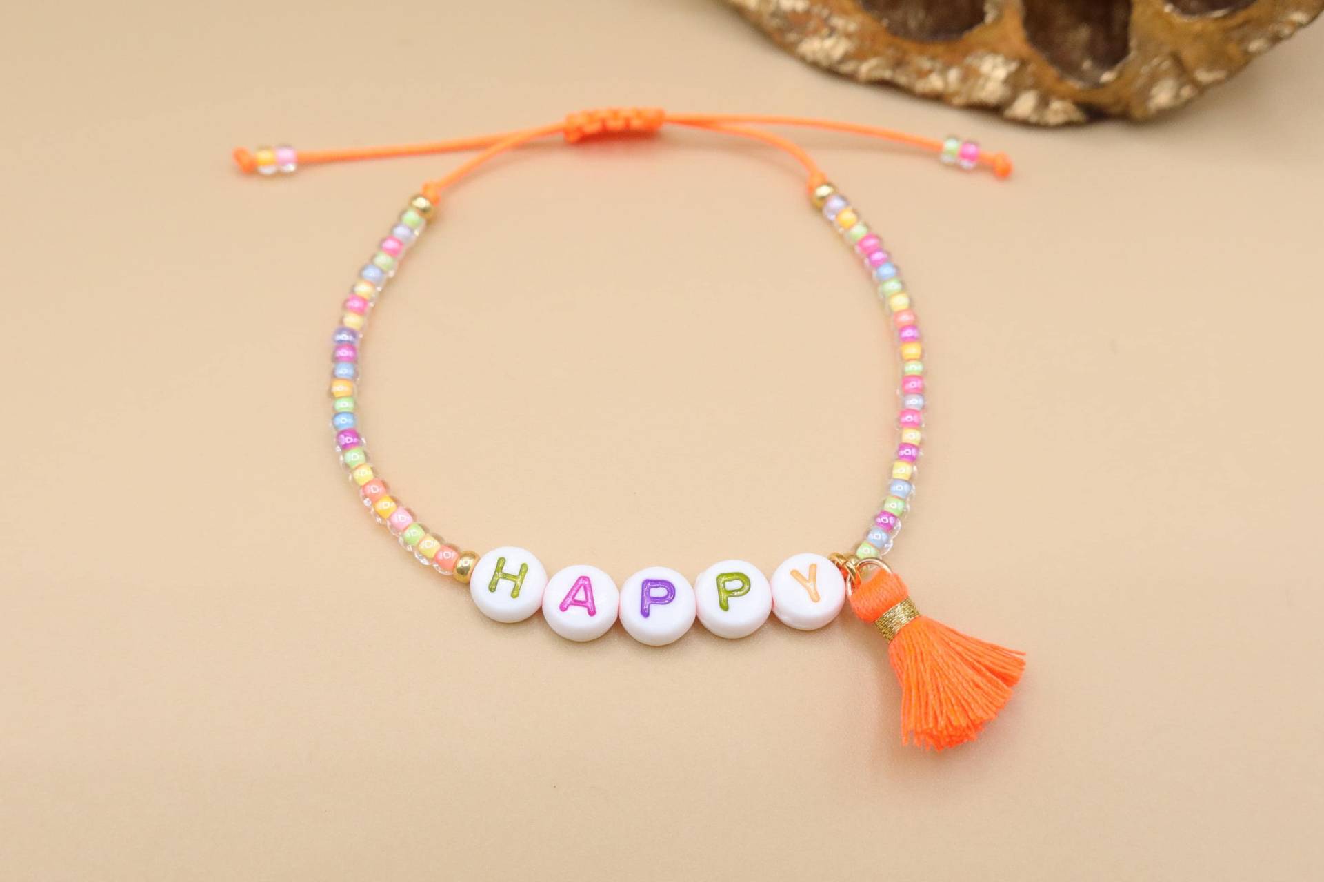 Armband Mit Buchstabenperlen, Mehrfarbig Luminous, Neon von SMIRAccessoires