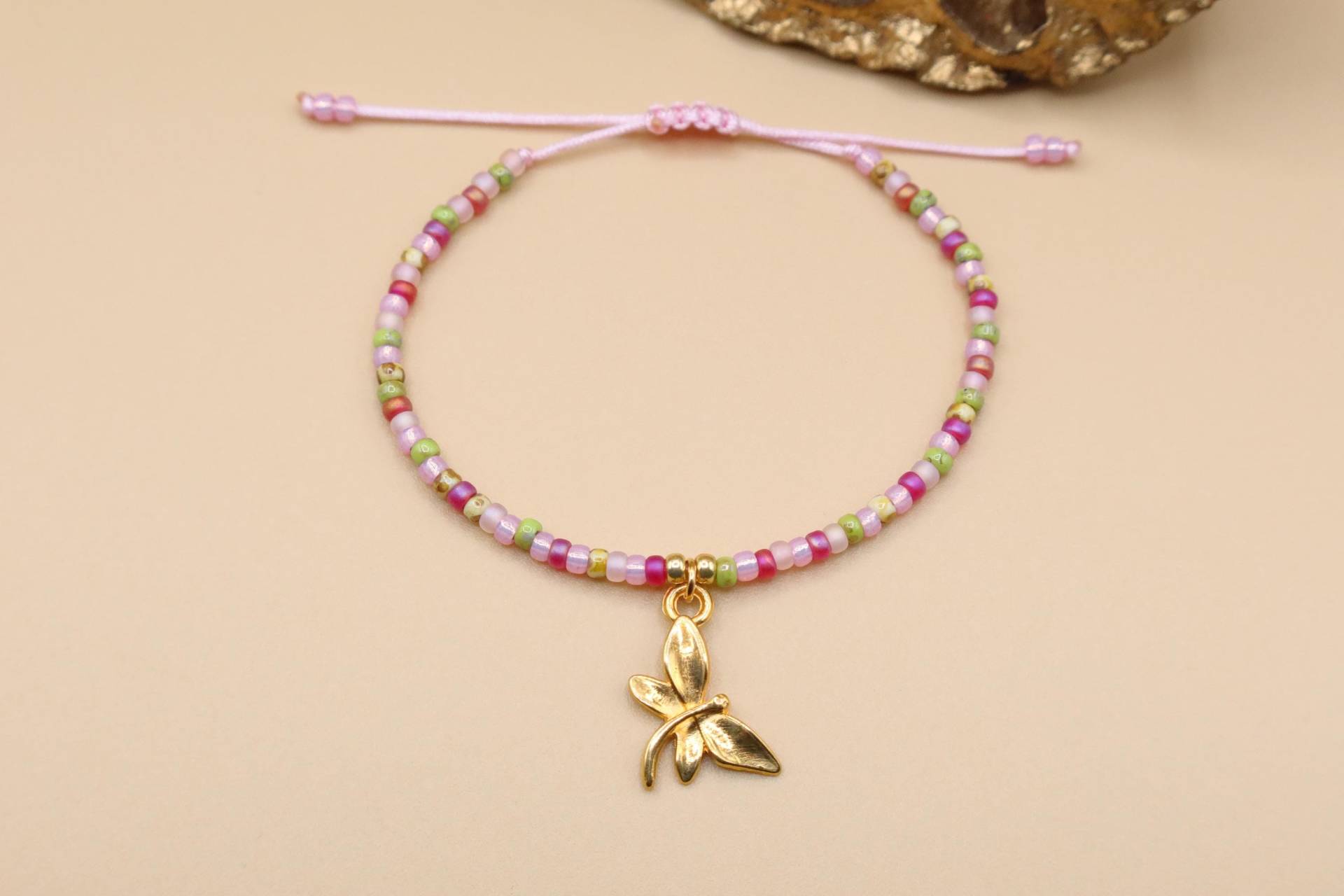 Armband Mit Liebelle-Anhänger, Rosa von SMIRAccessoires