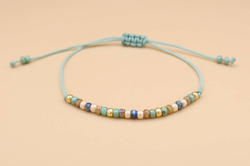 Filigranes Armband, Mini Glasperlen Damen Zartes Armband Mit Schiebeknoten, Türkisgrün von SMIRAccessoires