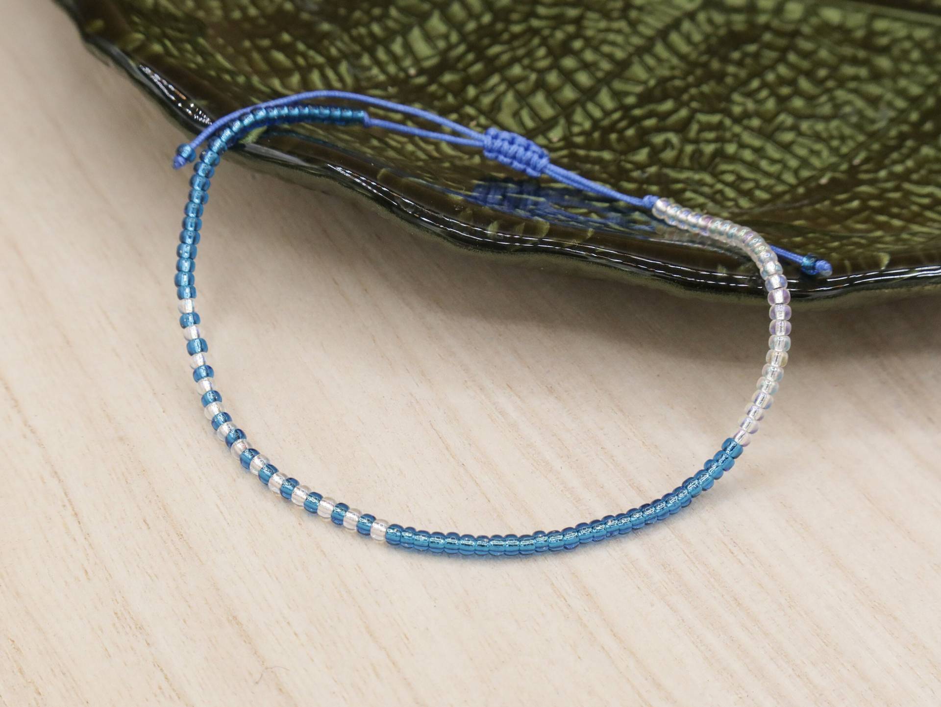 Filigranes Fußband Mit Mini-Glasperlen, Blau/Crystal Filigranes Fußband Mit Mini-Glasperlen, Blau/Crystal von SMIRAccessoires