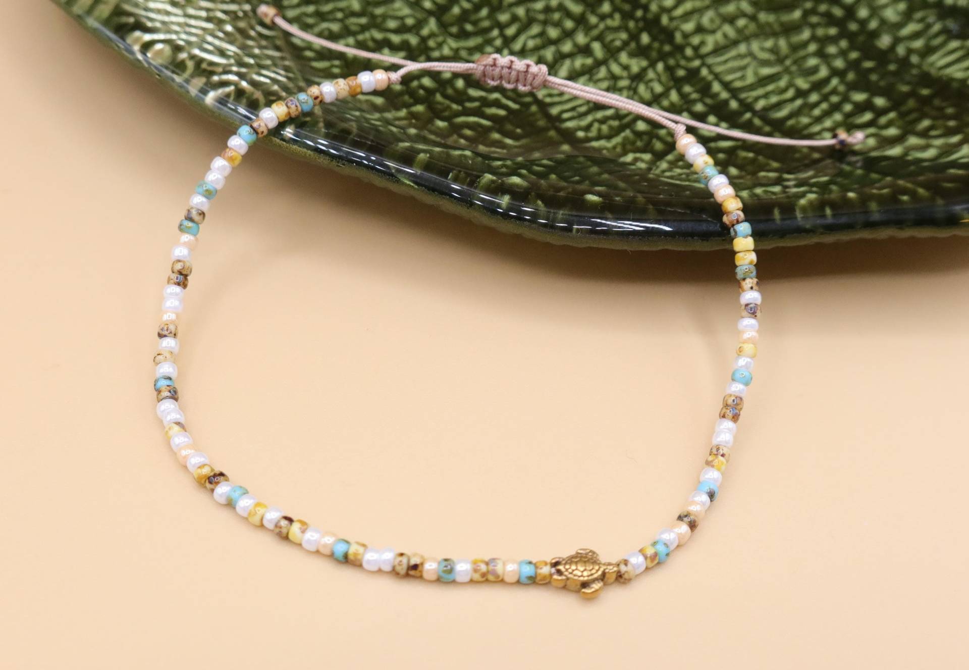 Fußband Mit Mini Schildkröte, Beigebraun von SMIRAccessoires
